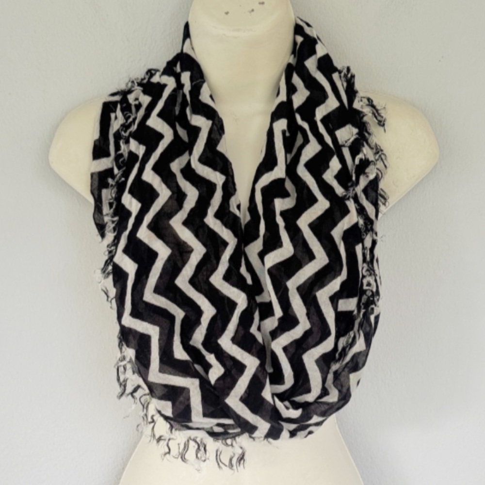 Black and white chevron stripe print lightweight fringe trim infinity scarf OS